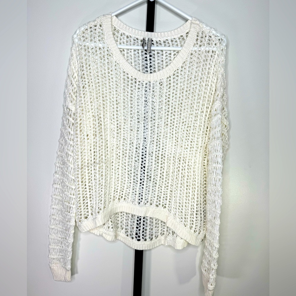 Guess Crochet Top - Chic and Stylish for Every Occasion